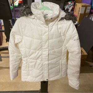 🍂 SOLD 🍂 COLUMBIA puffer jacket with hood